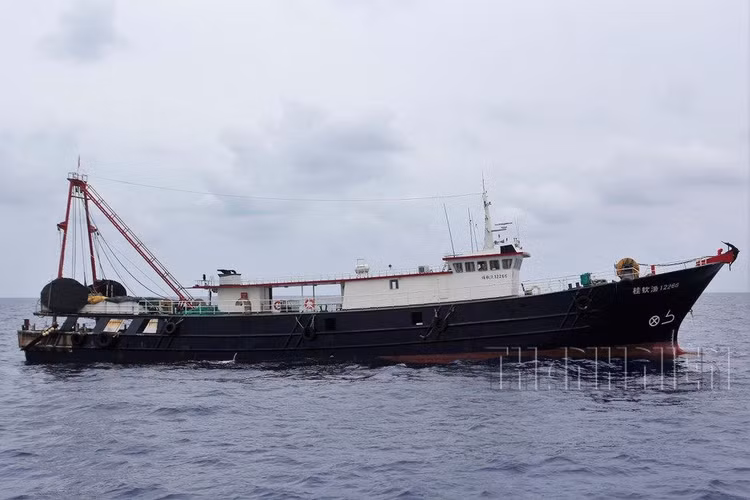 Tàu cá Quế Khâm Ngư 12665 xâm phạm vùng đặc quyền kinh tế Việt Nam, tháng 5.2019. Ảnh: Mai Thanh Hải Tàu cá Trung Quốc hạ thủy đầu 2016 và tháng 4.2016 xuất hiện ngoài Trường Sa. Ảnh: Mai Thanh Hải (còn tiếp)