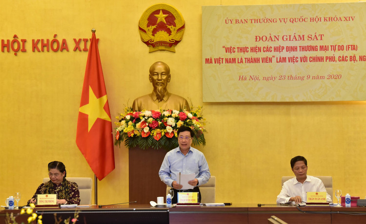 Phó Thủ tướng Chinh phủ Phạm Bình Minh tại buổi làm việc về việc thực hiện các Hiệp định thương mại tự do (FTA) mà Việt Nam là thành viên. Ảnh: VGP