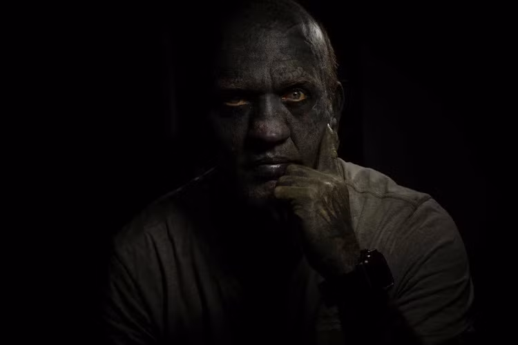 nguoi dan ong nhieu hinh xam nhat the gioi anh 2