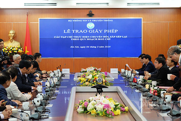 Trao giấy phép 18 tạp chí theo quy hoạch báo chí