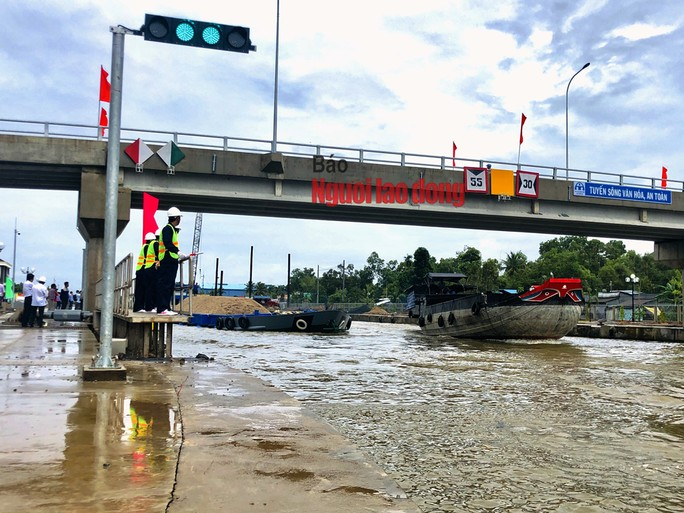 Chính thức vận hành cống ngăn mặn, giữ ngọt lớn nhất Việt Nam - Ảnh 3.