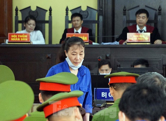 Cựu PGĐ Sở GD&ĐT Sơn La tranh cãi nảy lửa với cấp dưới - ảnh 2