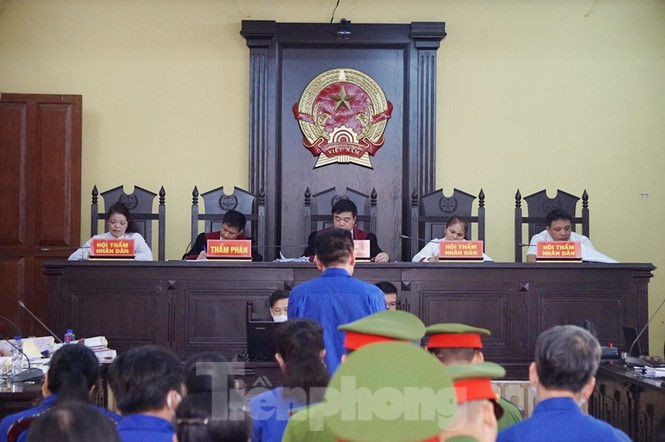 Cựu PGĐ Sở GD&ĐT Sơn La tranh cãi nảy lửa với cấp dưới - ảnh 1