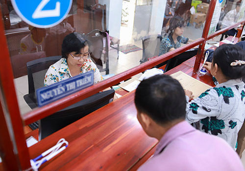 Công chức Đà Nẵng trong giờ làm việc. Ảnh: Nguyễn Đông.