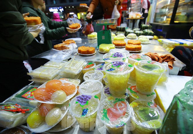 Dân chung cư rồng rắn mua đồ lễ cúng ông Công ông Táo - ảnh 8