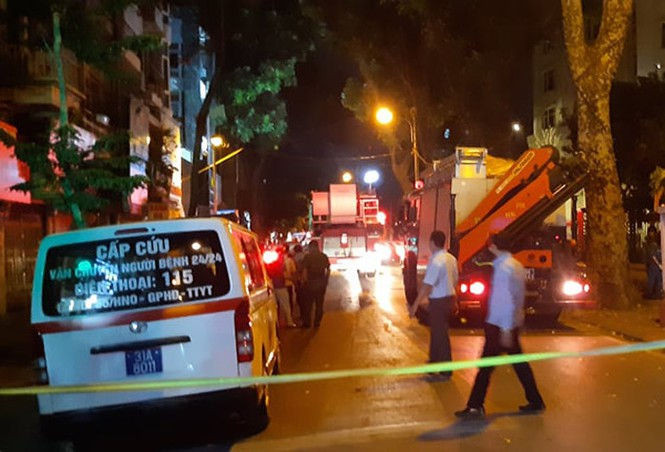 Sập giàn giáo ở Hà Nội, 3 người tử vong - ảnh 1