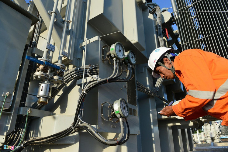 Bo Chinh tri: Kien quyet loai bo bao cap, doc quyen nganh nang luong hinh anh 2 Chup_duoi_dien_mat_troi_zing.jpeg