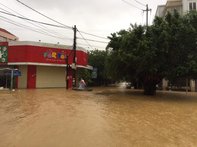 Lũ dâng tận nóc nhà, nhiều làng mạc chìm sâu trong nước - 3