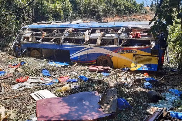 Tai nạn xe khách 5 người chết, phụ xe dương tính với ma túy