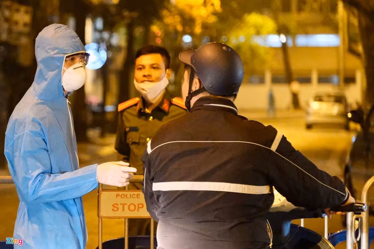 Bac quan diem 'virus lan truyen tu nhien de tao mien dich cong dong' hinh anh 1 z1770854090723_1d1bbb55913725e382f45db7392141bd_zing.jpg