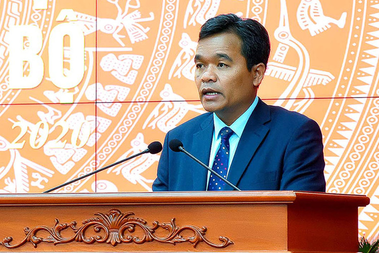 Đồng chí Hồ Văn Niên phát biểu nhận nhiệm vụ.