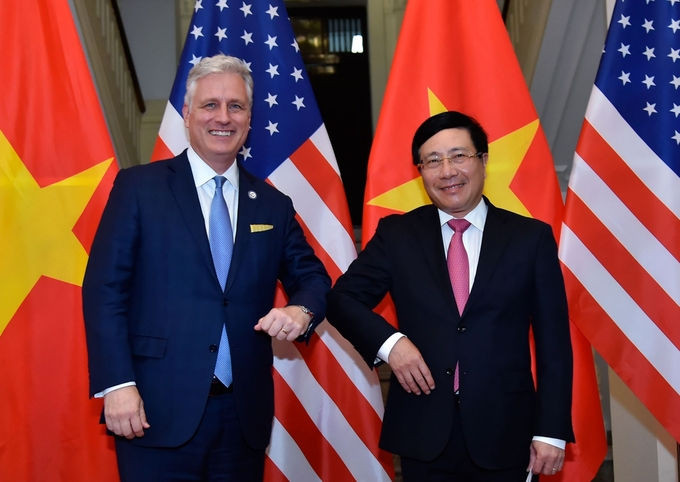 Cố vấn An ninh quốc gia Mỹ Robert OBrien (trái) và Phó Thủ tướng, Bộ trưởng Ngoại giao Phạm Bình Minh tại trụ sở Bộ Ngoại giao hôm 21/11. Ảnh: Bộ Ngoại giao.