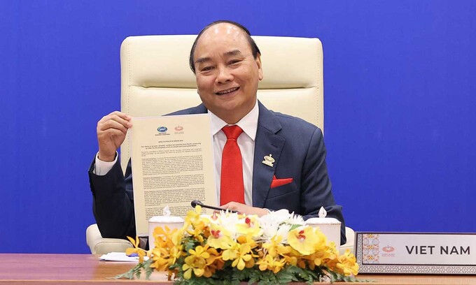 Thủ tướng Nguyễn Xuân Phúc tại hội nghị trực tiếp với lãnh đạo các nền kinh tế thành viên APEC, ngày 20/11. Ảnh: Bộ Ngoại giao.