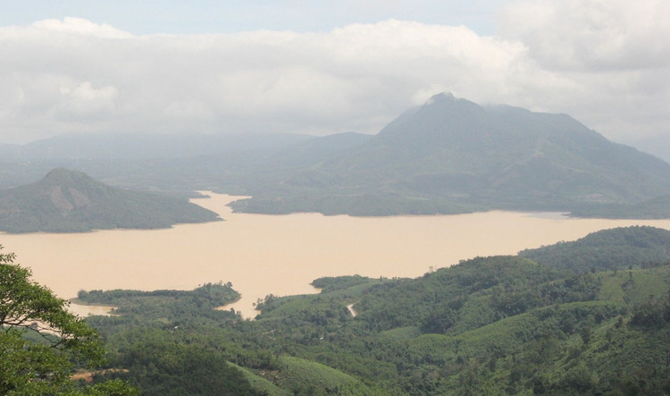 Thủy điện xả lũ, nước sông đang lên, nguy cơ lụt chồng lụt - 1