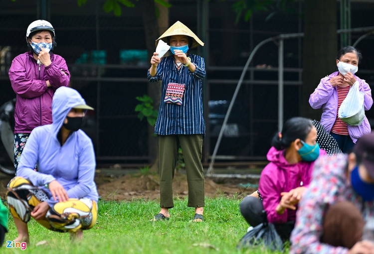 Xep hang hon nua km cho lay gao ATM hinh anh 5 xephangatmgao5_zing.jpg