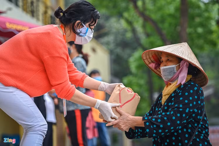 Xep hang hon nua km cho lay gao ATM hinh anh 1 xephangatmgao1_zing.jpg