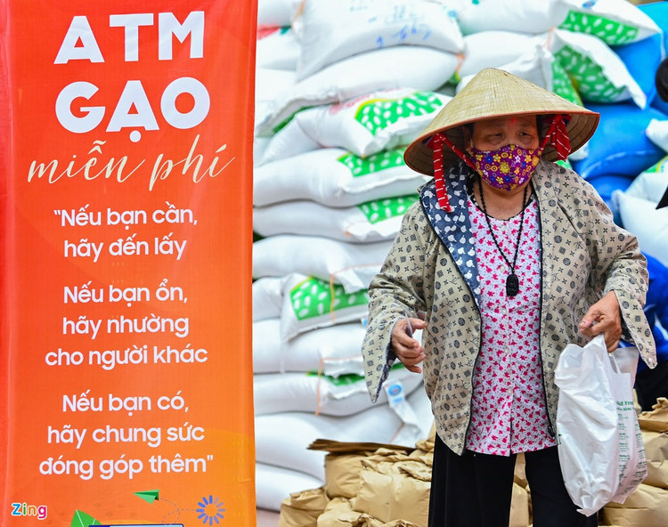 Xep hang hon nua km cho lay gao ATM hinh anh 8 xephangatmgao8_zing.jpg