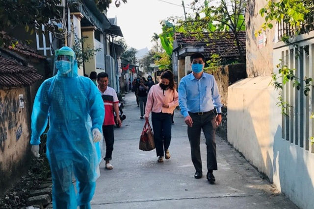 Cô gái trở về từ vùng dịch Hàn Quốc có dấu hiệu sốt, cách ly thêm 16 người - 2