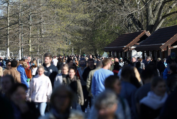 Cac nuoc chong dich thanh cong bat dau tro lai cuoc song binh thuong hinh anh 2 imrs.jpeg