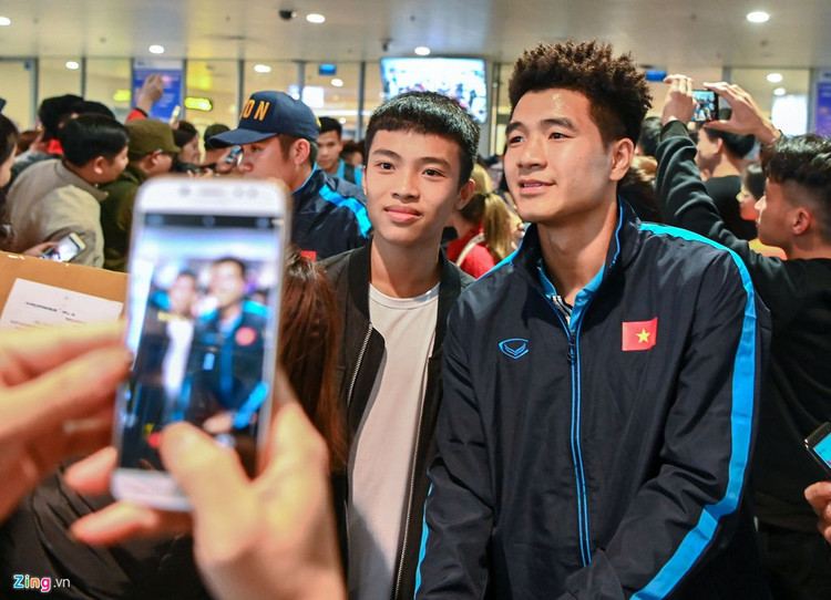 U23 Viet Nam duoc nguoi ham mo chao don sau that bai hinh anh 3 3_zing.jpg