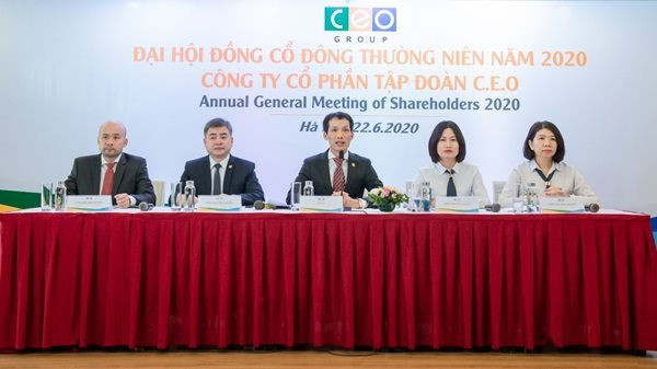 Đoàn Chủ tịch ĐHĐCĐ thường niên Tập đoàn CEO năm 2020.