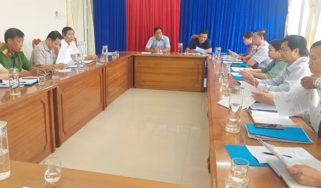 Chu tich xa bi dinh chi vi de nguoi ve tu Han Quoc tron cach ly hinh anh 1 hop.jpg