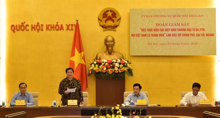 Phó Chủ tịch Thường trực Quốc hội Tòng Thị Phóng phát biểu tại buổi làm việc. Ảnh: VGP