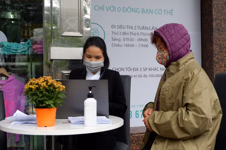 Sau ATM gạo, Hà Nội có thêm siêu thị 0 đồng để giúp đỡ hoàn cảnh khó khăn - 7