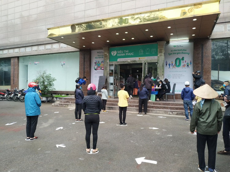 Sau ATM gạo, Hà Nội có thêm siêu thị 0 đồng để giúp đỡ hoàn cảnh khó khăn - 9