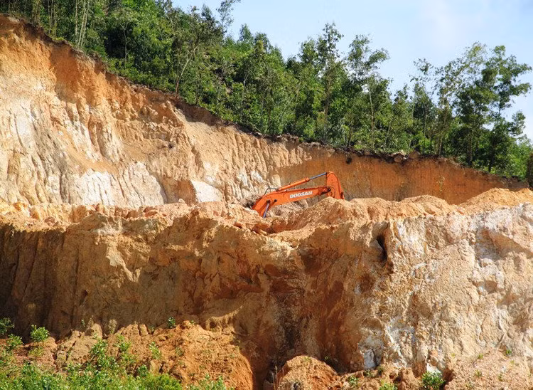 Kỷ luật chủ tịch xã để doanh nghiệp “rút ruột” tài nguyên - 1