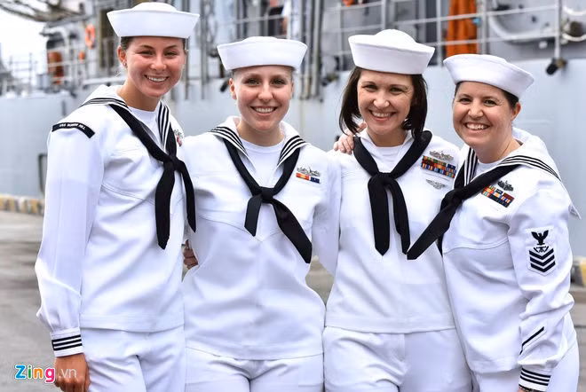 Tau ho ve cap cang Tien Sa, Da Nang don si quan tau san bay My hinh anh 6 tau_ho_tong_my_4_zing.jpg