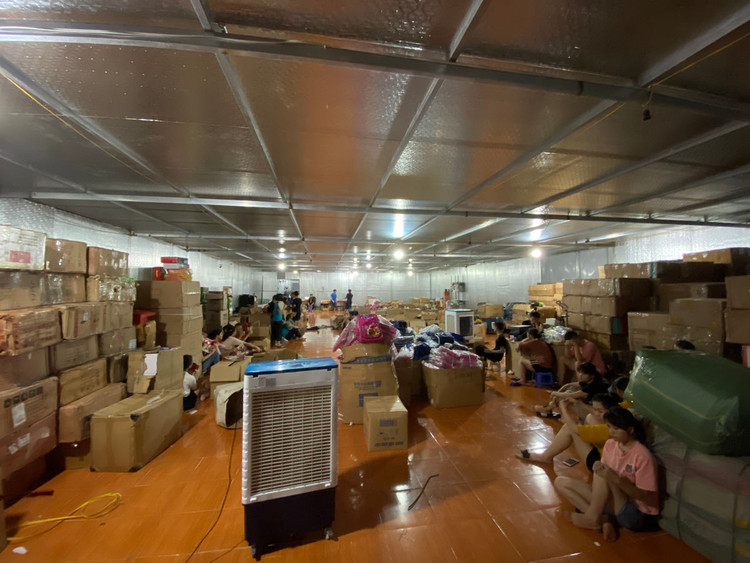 Truy quét kho hàng khủng bán đồ rởm trên Facebook, mỗi ngày chốt 200 đơn - 5