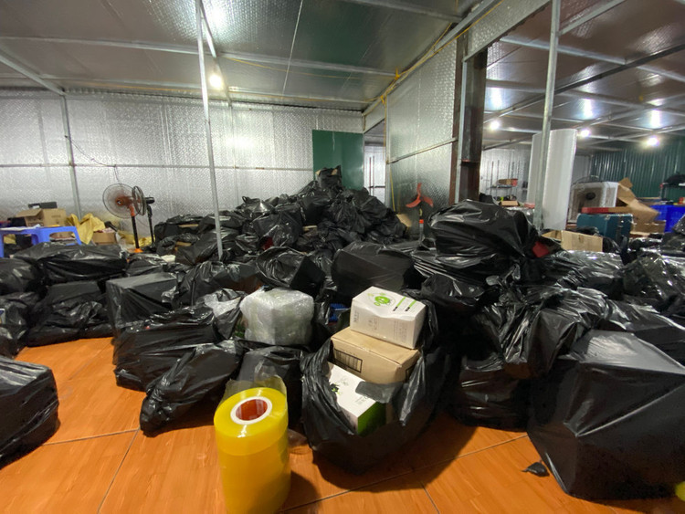 Truy quét kho hàng khủng bán đồ rởm trên Facebook, mỗi ngày chốt 200 đơn - 2