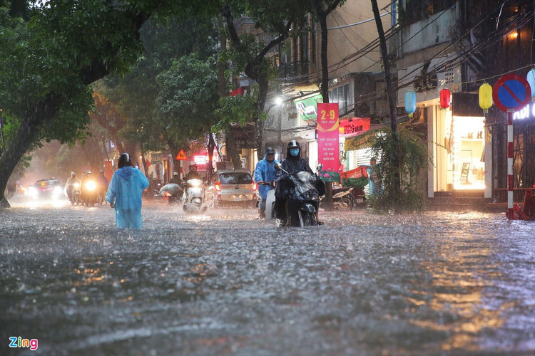 mua lon o Ha Noi gay ngap anh 1