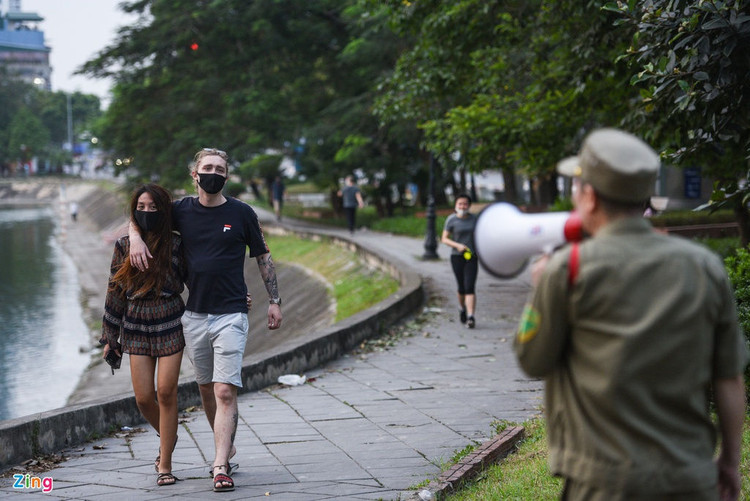 San sang ‘chung song an toan voi dich’ nhung tuyet doi khong chu quan hinh anh 2 DSC_3795_zing.jpg