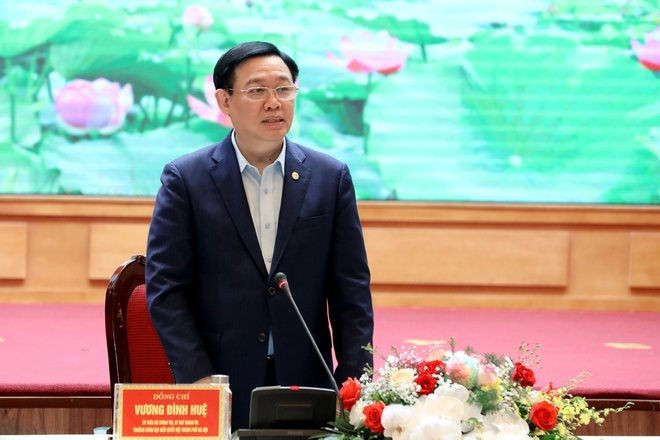 Bí thư Vương Đình Huệ phát biểu tại buổi làm việc.