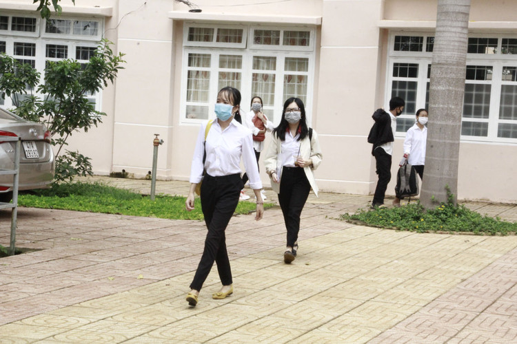 Đề Toán thi tốt nghiệp THPT: Vừa sức thí sinh nhưng để điểm 10 không dễ - 4