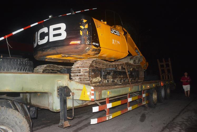 Quân độ xuyên đêm thông đường lên vụ sạt lở Trà Leng nơi 45 người bị vùi lấp