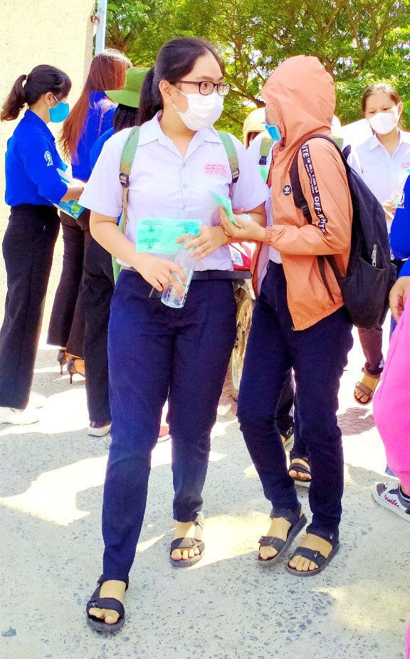 “Niềm tin cho ta sức mạnh” vào đề Ngữ văn, thí sinh phấn khởi sau môn đầu - 5