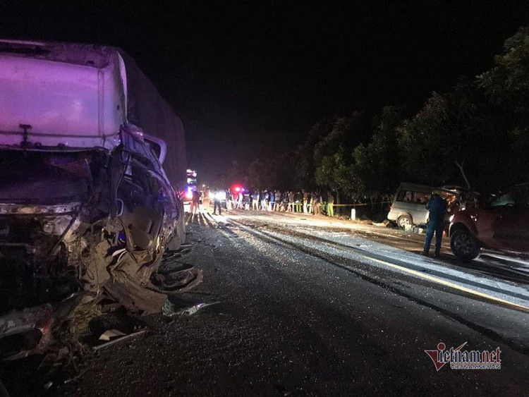 Hiện trường tai nạn thảm khốc, 8 người chết ở Bình Thuận