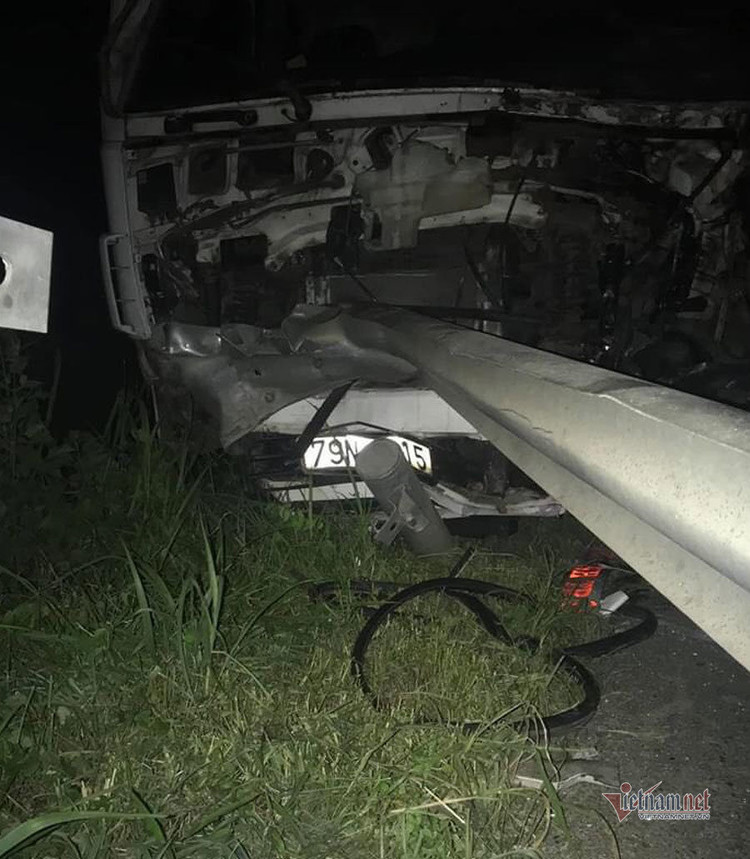 Hiện trường tai nạn thảm khốc, 8 người chết ở Bình Thuận