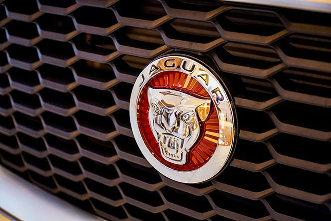 Cận cảnh mẫu xe thể thao Jaguar XE mới nhất tại Việt Nam, giá bán hơn 2,7 tỷ đồng - 4