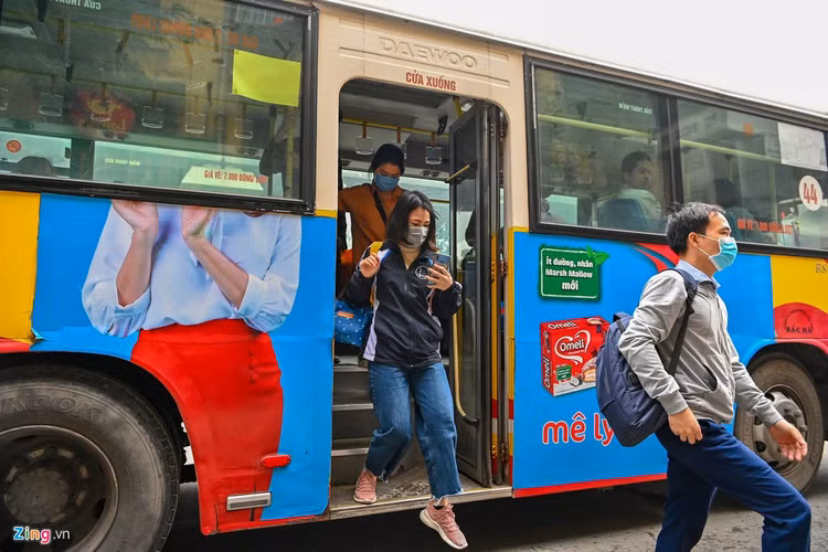 Hang nghin sinh vien tro lai truong sau ky nghi gan 2 thang hinh anh 9 10_zing.jpg