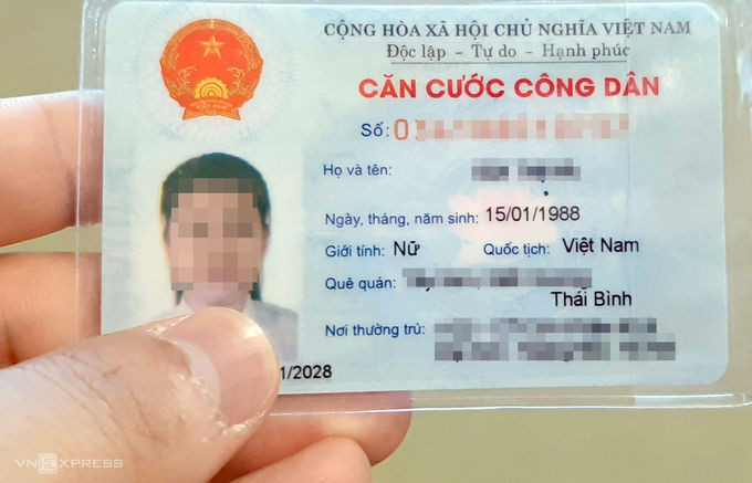 Thẻ căn cước công dân hiện nay được thiết kế bằng thẻ nhựa có chứa khoảng 20 thông tin. Ảnh: Phương Sơn