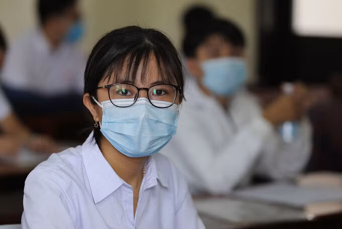 Thí sinh Quảng Nam làm thủ tục dự thi tốt nghiệp THPT chiều 2/9. Ảnh: Đắc Thành.