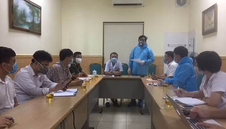 Từ 20h tối ngày 19/8, Bệnh viện E dừng tiếp nhận khám chữa bệnh: Bộ Y tế làm việc ngay trong đêm về công tác chống dịch COVID-19 ảnh 4