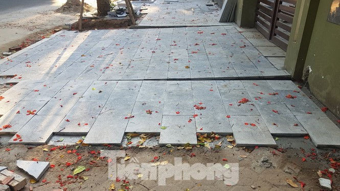 Cận cảnh biệt thự đô thị mẫu Hà Nội 'đua nhau' thay cây xanh, lát vỉa hè sai quy hoạch - ảnh 6