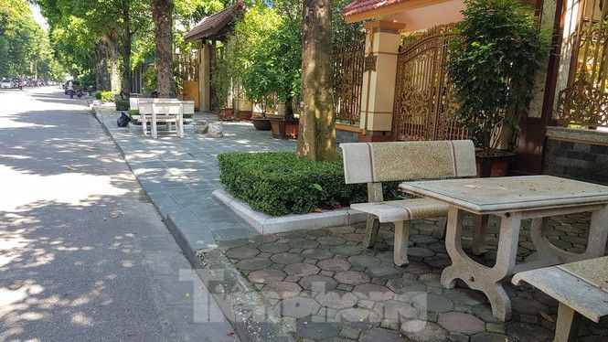 Cận cảnh biệt thự đô thị mẫu Hà Nội 'đua nhau' thay cây xanh, lát vỉa hè sai quy hoạch - ảnh 21