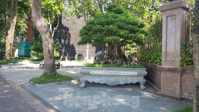 Cận cảnh biệt thự đô thị mẫu Hà Nội 'đua nhau' thay cây xanh, lát vỉa hè sai quy hoạch - ảnh 27