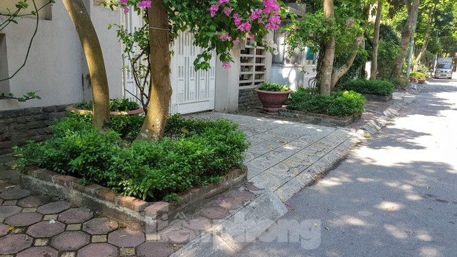 Cận cảnh biệt thự đô thị mẫu Hà Nội 'đua nhau' thay cây xanh, lát vỉa hè sai quy hoạch - ảnh 23